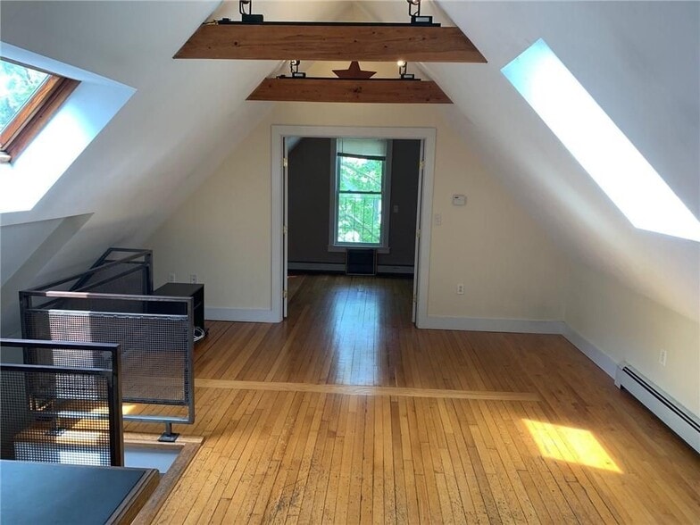 Building Photo - 27 Young St