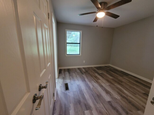 Building Photo - Sweet Gum