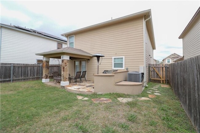 Building Photo - Beautiful 2-Level 3 BR / 2.5 BA Home for R...