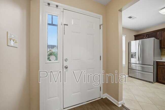 Building Photo - 5140 Glenwood Way