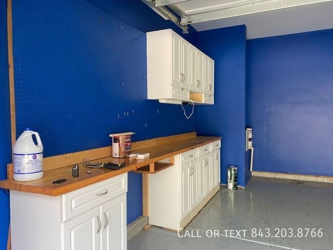 Building Photo - 145 Farm Quarters Dr