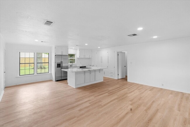 Building Photo - 2214 Ansbury Dr