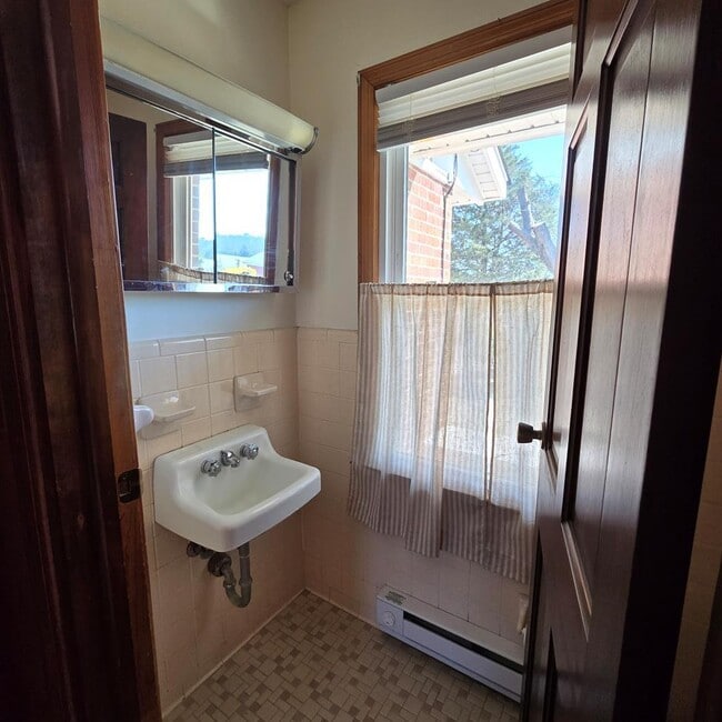 Building Photo - 29093 Arlington Rd