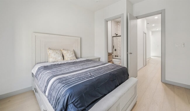 Building Photo - 1880 Beaumont St