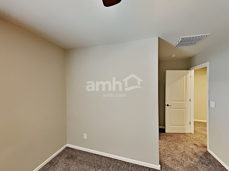Building Photo - 20749 W Point Ridge Rd