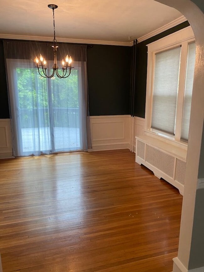 Building Photo - Welcome to 209 Amherst! Charming single-family home located in Wilson School district