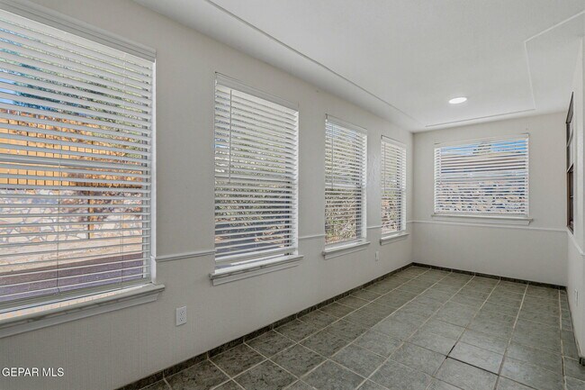 Building Photo - 604 La Chapa Ave