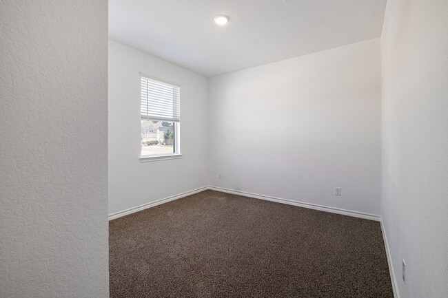 Building Photo - Homey 4 Bedroom, 2 Bath, 1-Story Home in H...