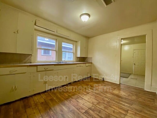 Building Photo - 224 Adair St