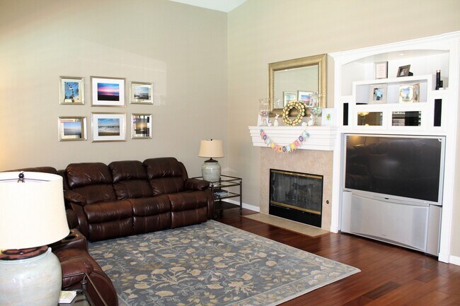 Building Photo - Beautiful 4 Bed 2.5 Ba, Single Story Pool Home with RV/Boat Parking