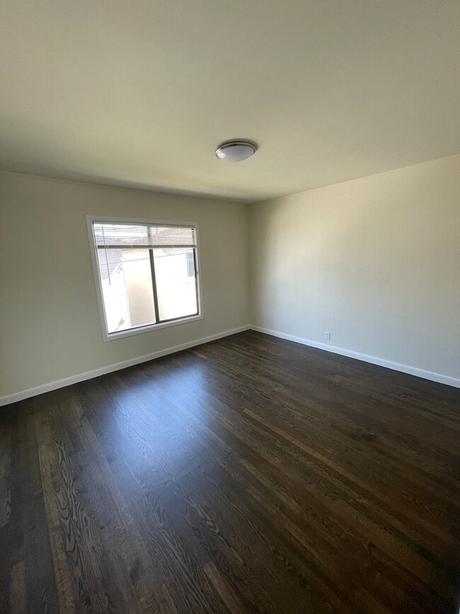 Building Photo - 208-212 Pinehurst Way