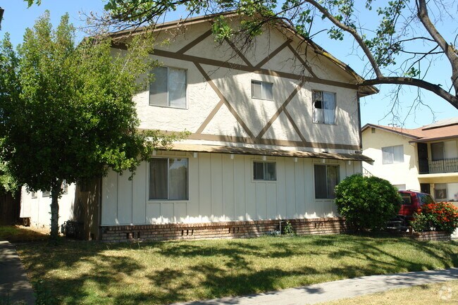 Building Photo - 551 Northlake Dr