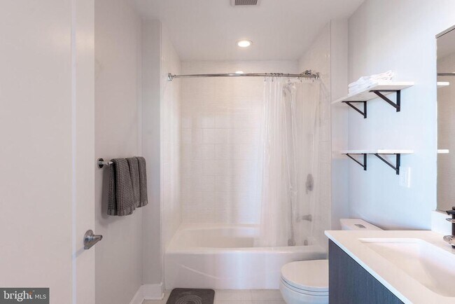 Building Photo - 460 New York Ave NW