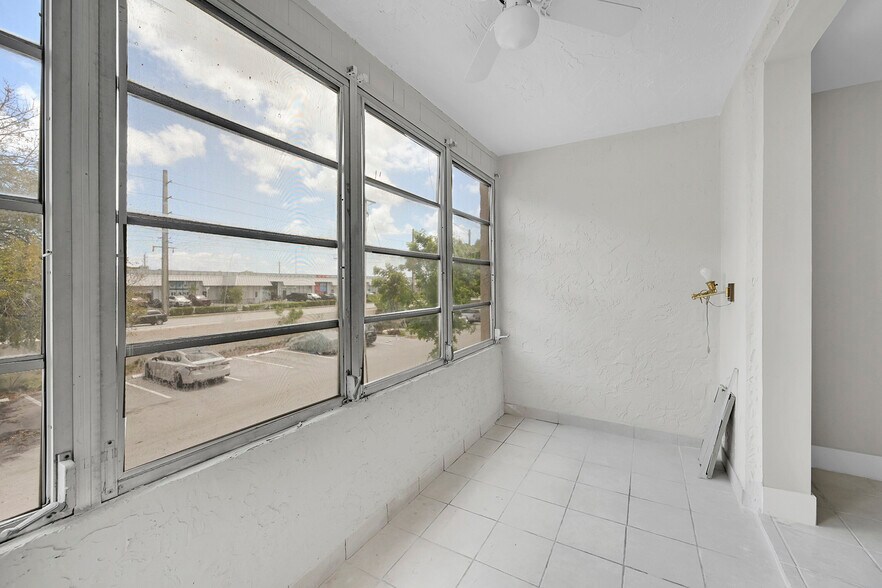 Building Photo - 2840 Somerset Dr