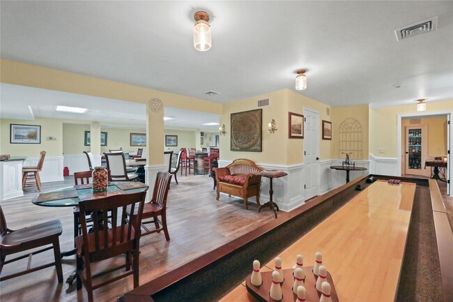 Building Photo - 703 Herricks Ln
