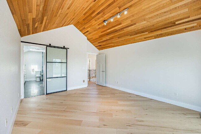 Building Photo - Sophisticated and Elegant home is located in Harbor Ridge at Browns Point. Spacious 4 bedroom, 4 ...