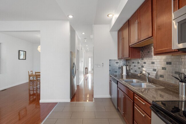 Building Photo - 2 Story Home in Botanical Heights (Optiona...