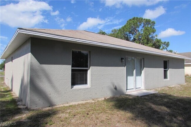 Building Photo - 119 Zenith Cir