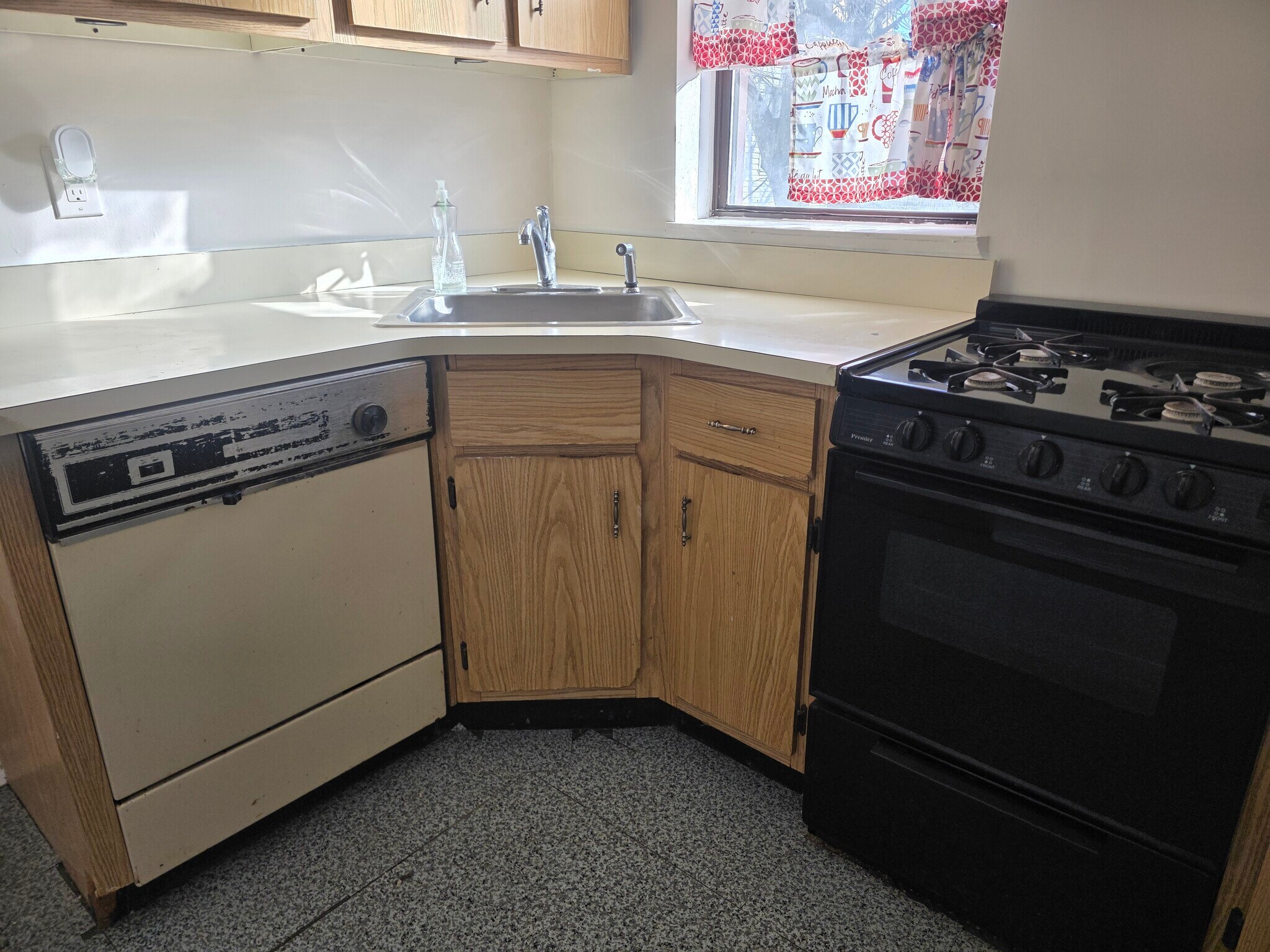 Kitchen - 144 Old Bergen Rd