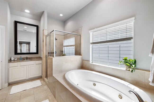 Building Photo - 2712 Sherwin St