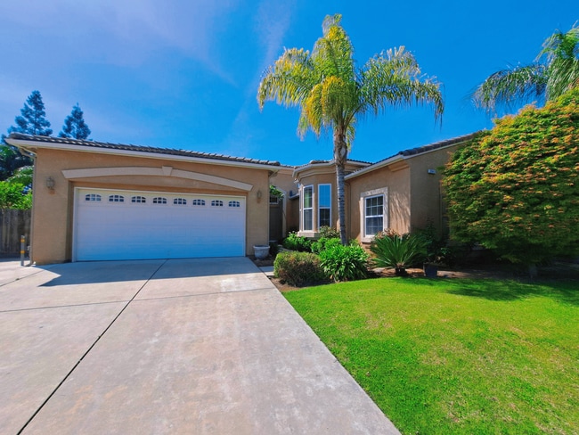 Building Photo - Charming 4 Bedroom House To Call Home!