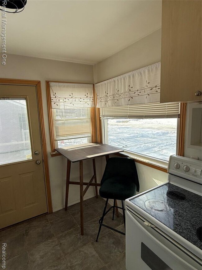 Building Photo - 12050 Cavell St