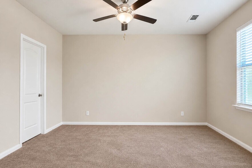 Building Photo - 1602 Kim Loan Dr