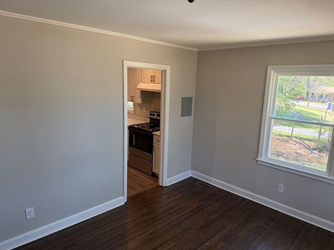 Building Photo - Gorgeous Renovated 3 Bedroom Brick Ranch