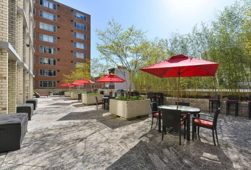 Courtyard - 950 25th St NW