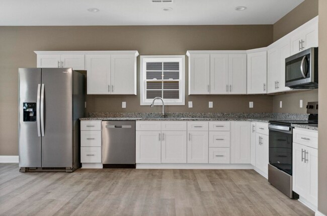 Building Photo - 600 Victoria Wy