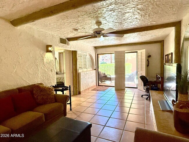 Building Photo - 4303 E Cactus Rd