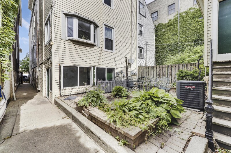 Building Photo - 3007 N Ashland Ave