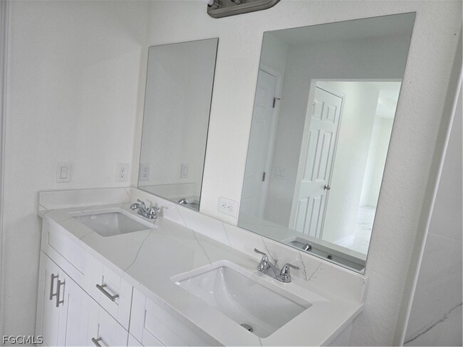 Building Photo - 2707 30th St SW