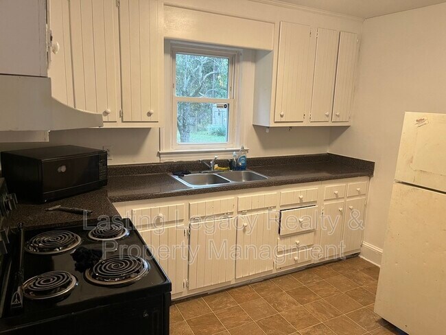 Building Photo - 3709 Prospect Dr