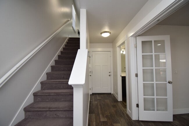 Building Photo - 4 Bed 3.5 Bath Sunny and Spacious South Jordan Corner-Lot Home with Views!