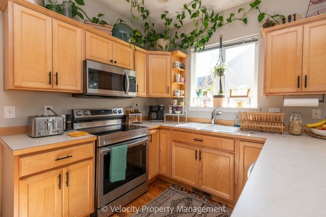 Building Photo - Single Level SW Redmond Home!