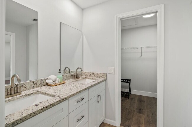 Building Photo - 11371 Torchwood Ct