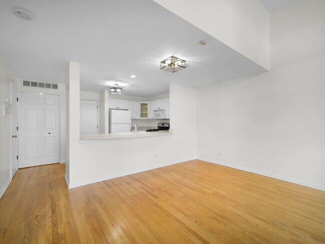 Building Photo - 4934 S Cornell Ave