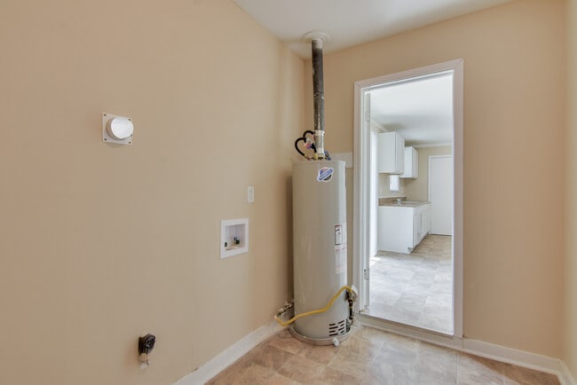 Building Photo - 2216 Walden Dr