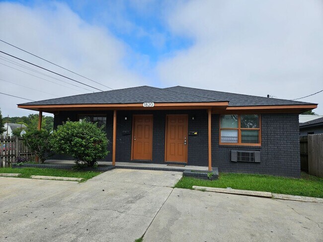Building Photo - 1820 Iris St