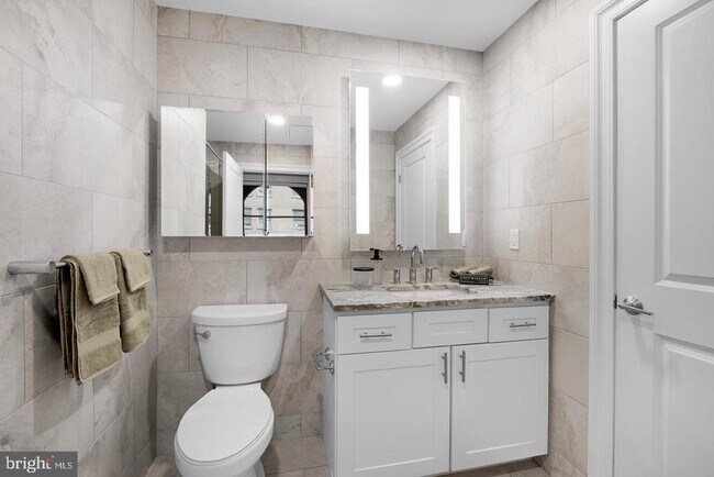 Building Photo - 1422 Chestnut St