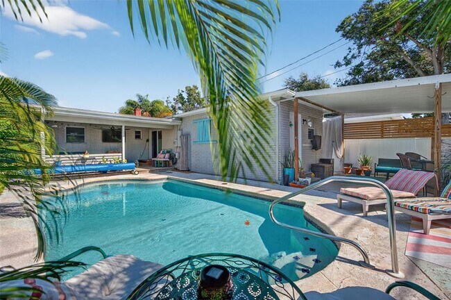 Building Photo - 2444 34th Ave N