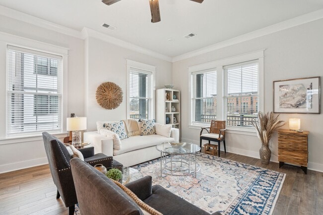 Building Photo - 2/4 Townhome in Midtown Located in Mt. Ple...