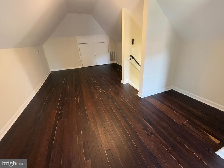 Building Photo - 1210 Eldridge Ave