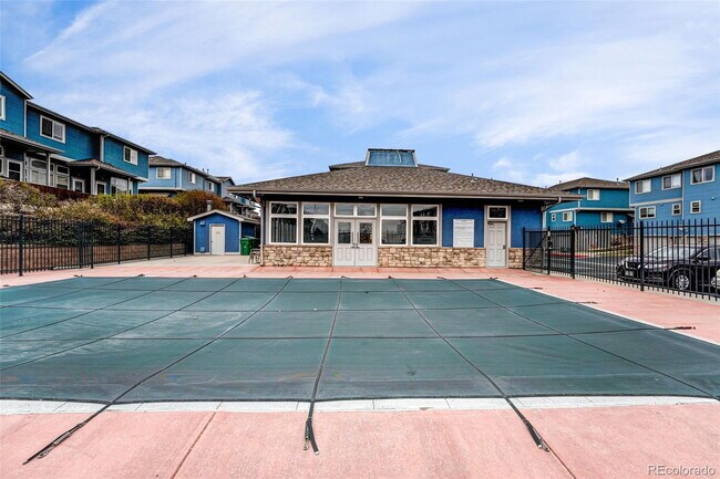 Building Photo - "Charming 2-Bed Townhouse Retreat with 2.5 Baths in Brighton!"