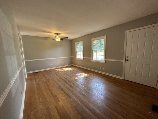 Building Photo - 3309 Kavanaugh Cir NW