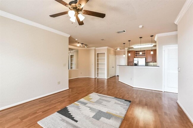 Building Photo - 1711 Old Spanish Trail