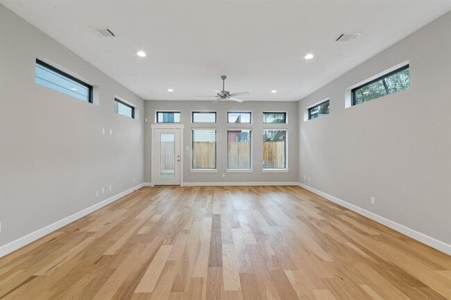 Building Photo - 1119 E 27th St