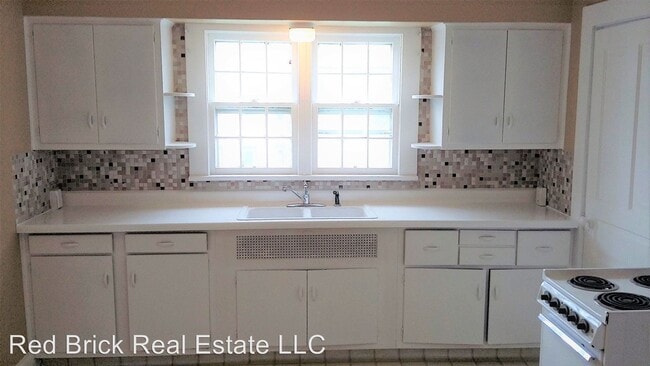 Building Photo - 408 S Center St