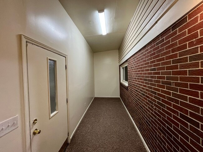 Building Photo - Great Family Home, Located off of Moon Road. Must See!!